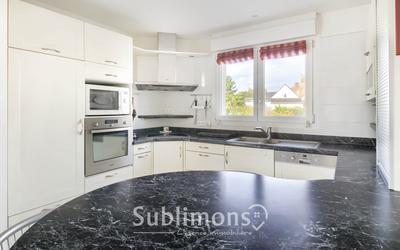 Maison - 160 m² - 8 pièces