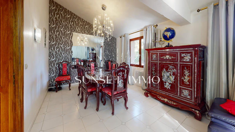 Maison - 220 m² - 6 pièces