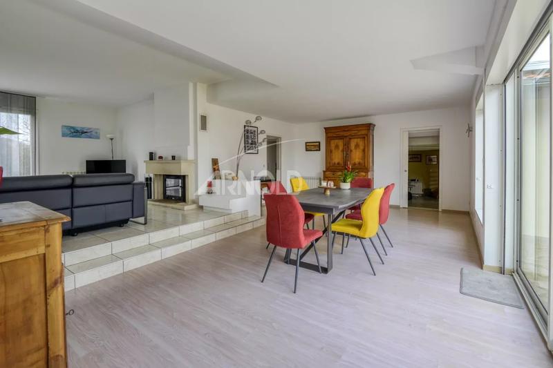 Maison - 266 m² - 9 pièces