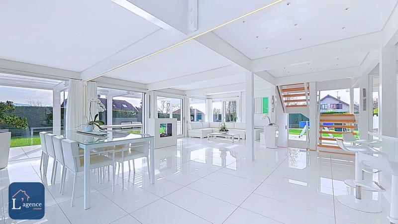 Maison contemporaine - 257 m² - 7 pièces