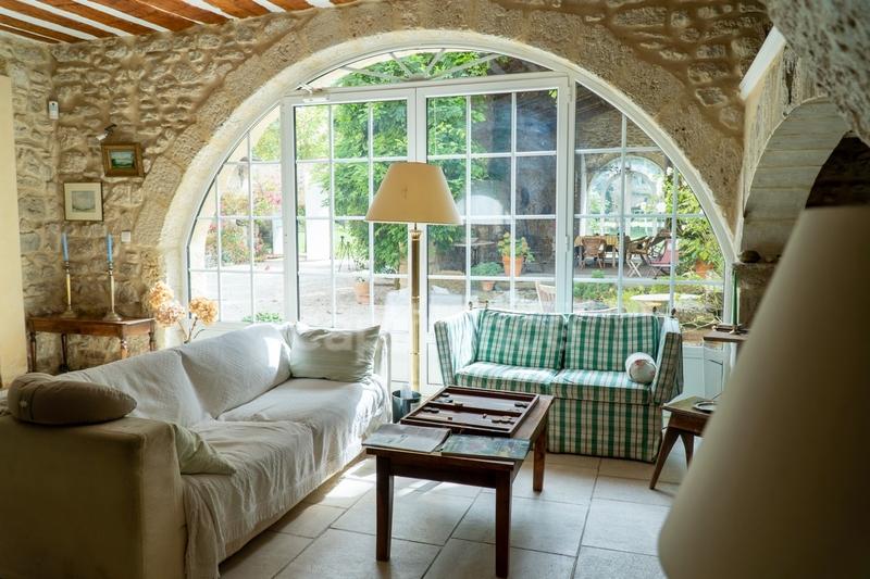 Maison - 560 m² - 15 pièces