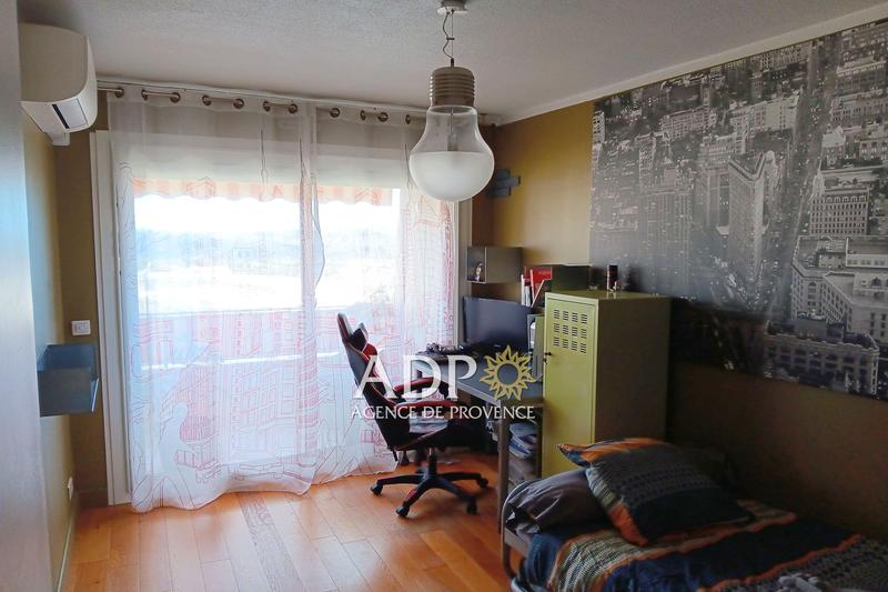 Appartement - 77 m² - 4 pièces