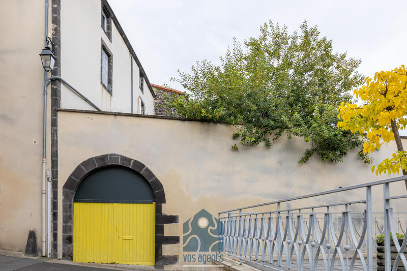 Maison - 280 m² - 8 pièces