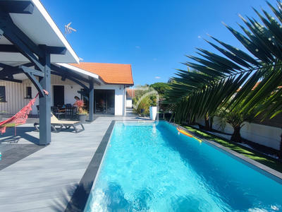 Propriété - 228 m² - 8 pièces