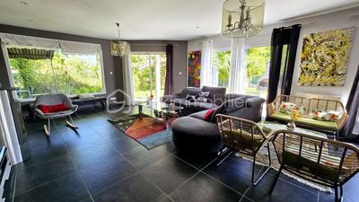 Maison - 230 m² - 7 pièces