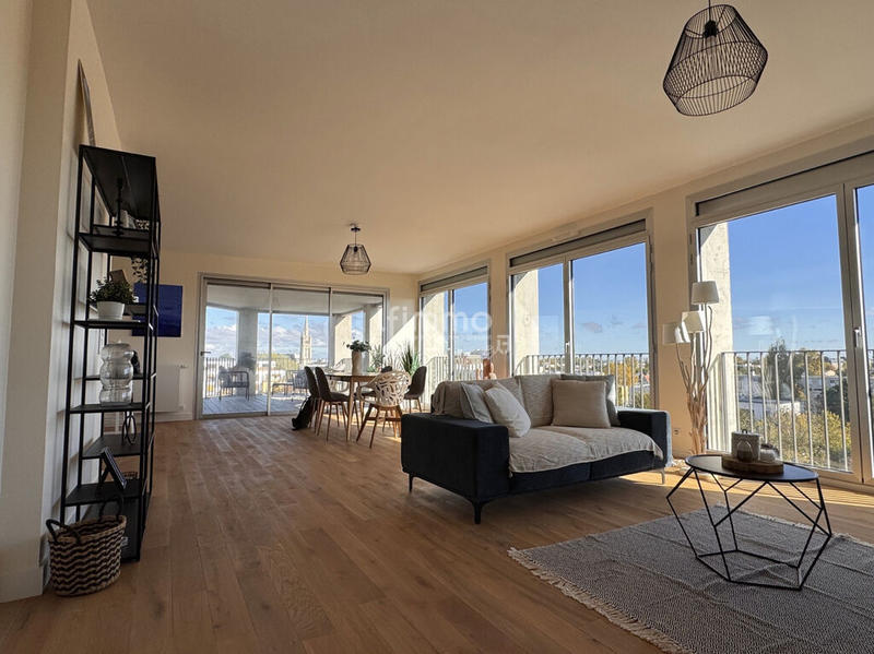 Loft - 125 m² - 4 pièces