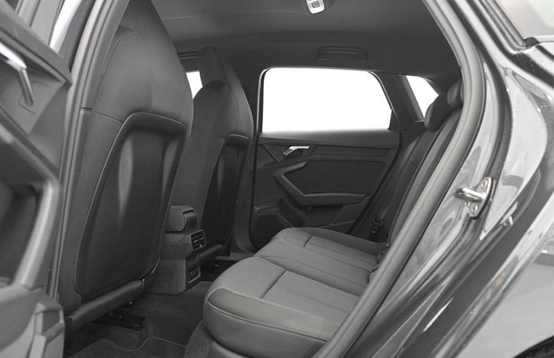 Audi A3 sportback 40 TFSIe 204 s-Line Hybride Rechargeable / Apple Carplay Android Auto Coffre Elec Jantes 18"