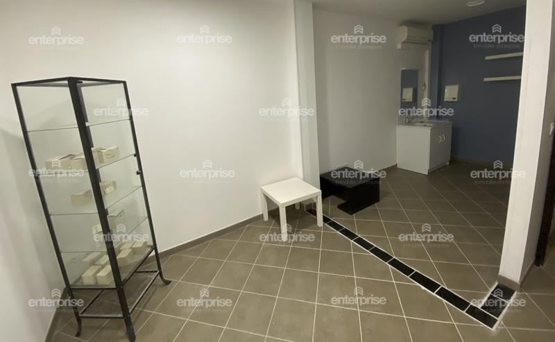 Local commercial - 350 m² - 27 pièces