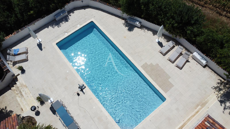 Demeure - 333 m² - 12 pièces