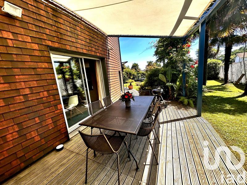 Maison - 250 m² - 10 pièces