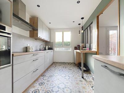 Maison - 90 m² - 4 pièces