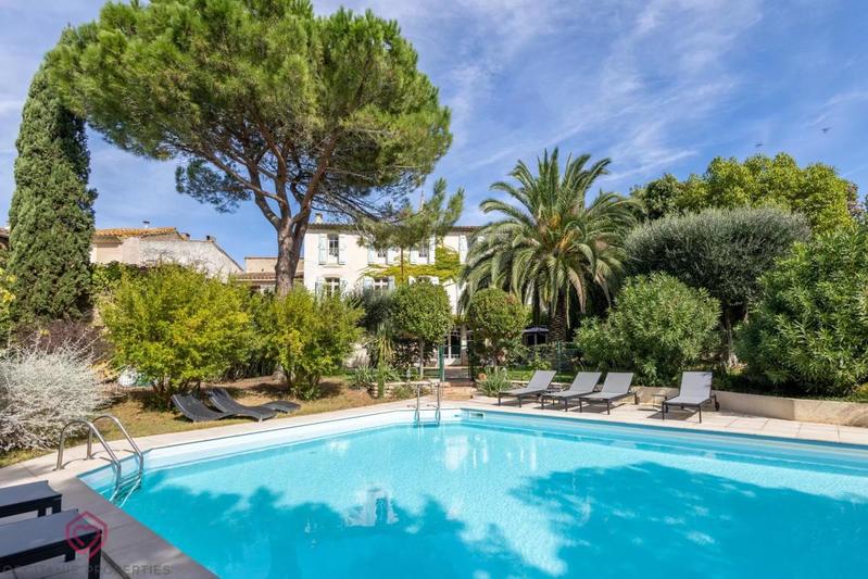 Propriété - 540 m² - 13 pièces