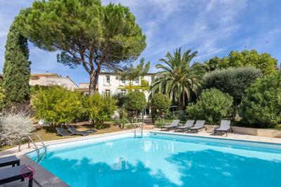 Propriété - 540 m² - 13 pièces