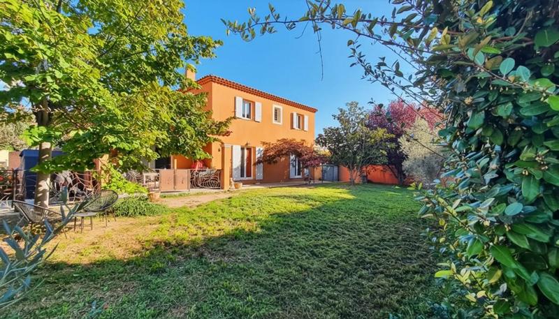 Maison - 204 m² - 5 pièces