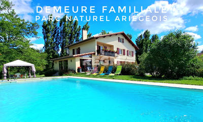 Maison - 240 m² - 8 pièces