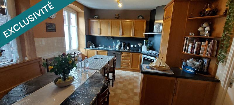 Maison - 237 m² - 10 pièces