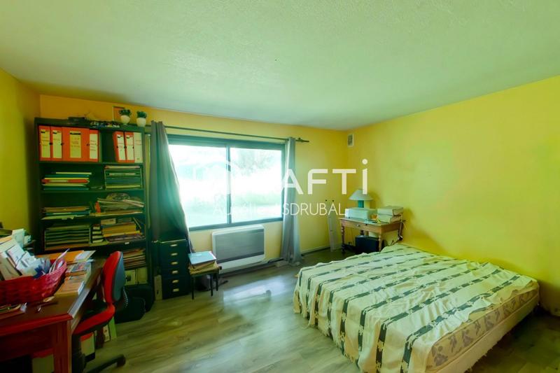 Maison - 230 m² - 10 pièces