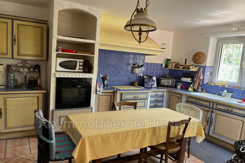 Propriété - 227 m² - 6 pièces