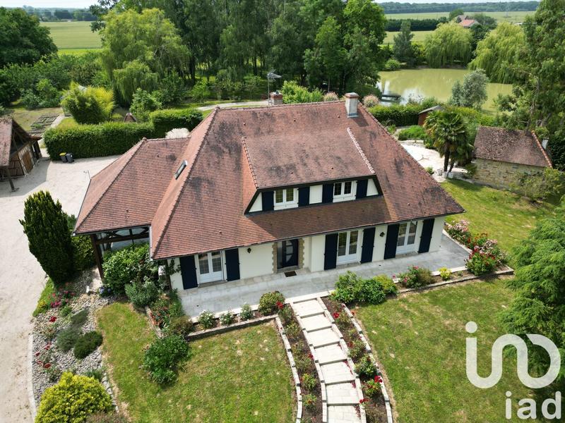 Maison - 216 m² - 8 pièces