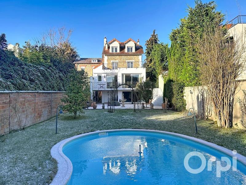 Maison - 217 m² - 7 pièces