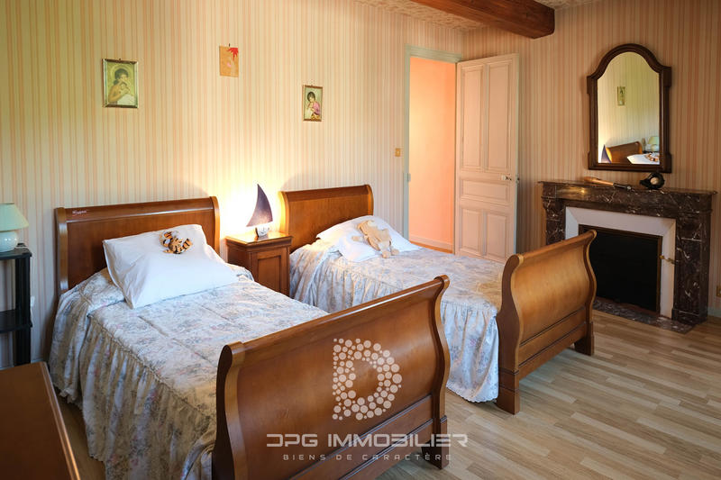 Propriété - 445 m² - 24 pièces