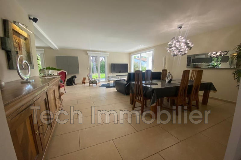 Villa - 306 m² - 8 pièces