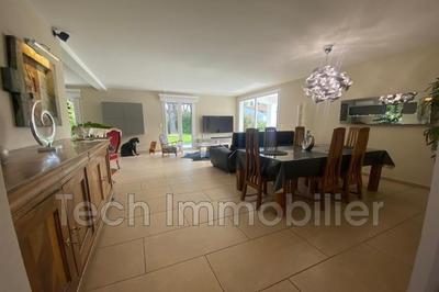 Villa - 306 m² - 8 pièces