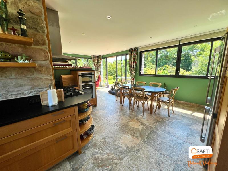 Maison - 307 m² - 12 pièces