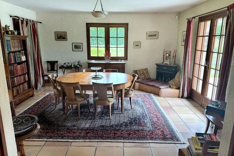 Propriété - 230 m² - 7 pièces