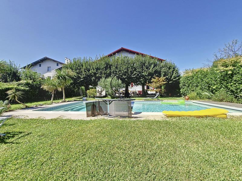 Maison - 351 m² - 7 pièces