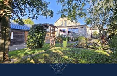 Maison - 277 m² - 8 pièces