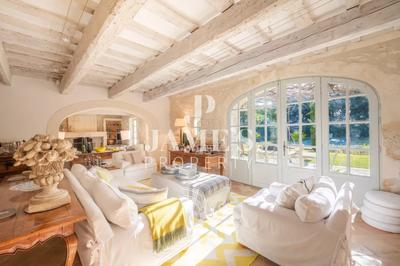 Maison - 360 m² - 8 pièces