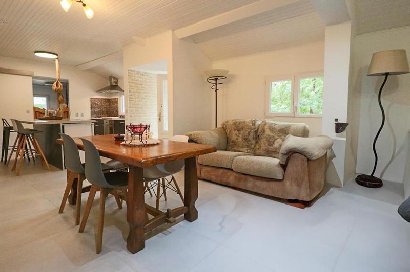 Maison - 275 m² - 12 pièces