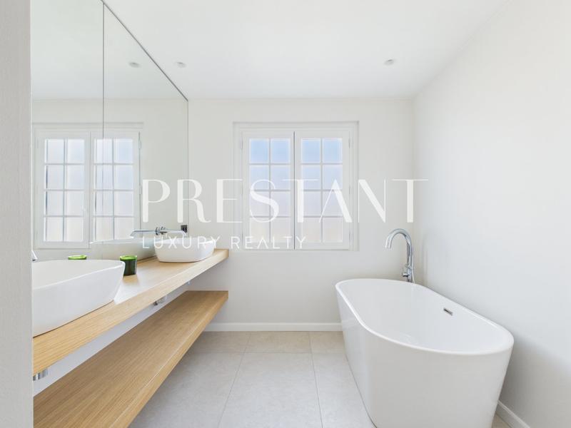 Maison - 290 m² - 8 pièces