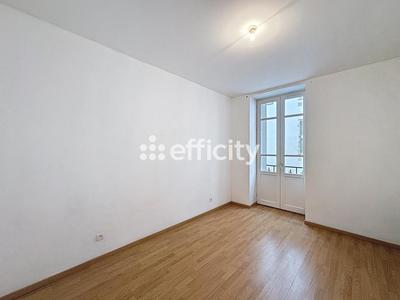 Appartement ancien - 95 m² - 5 pièces