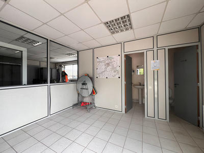 Local d'activité / Entrepôt - 750 m² - 5 pièces