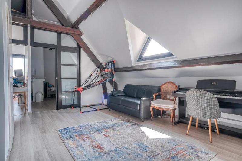 Maison - 210 m² - 8 pièces