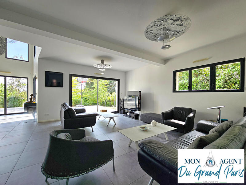 Maison - 204 m² - 7 pièces