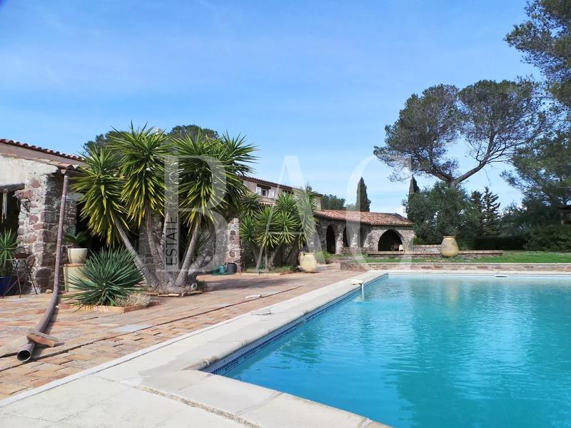 Villa - 500 m² - 12 pièces