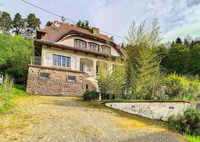 Maison - 233 m² - 8 pièces