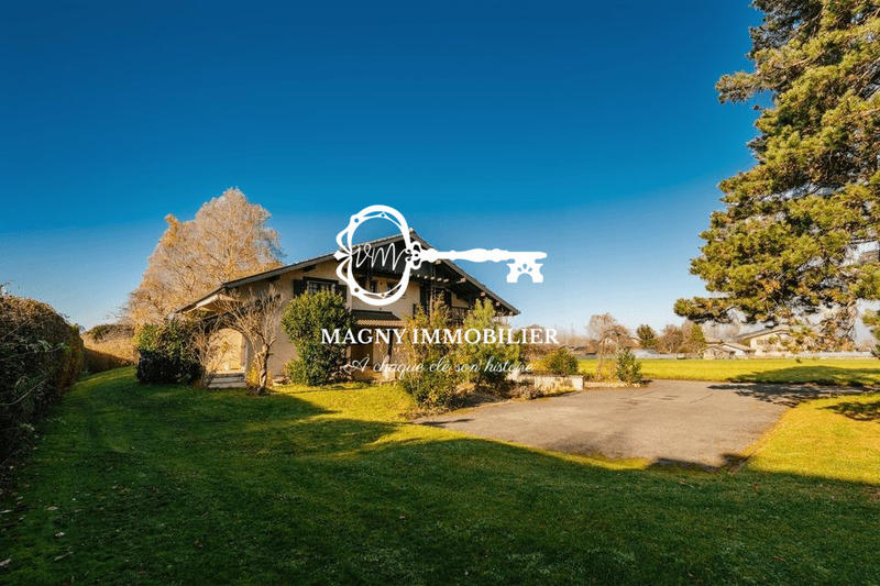 Maison - 220 m² - 7 pièces