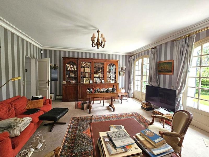 Propriété - 318 m² - 8 pièces