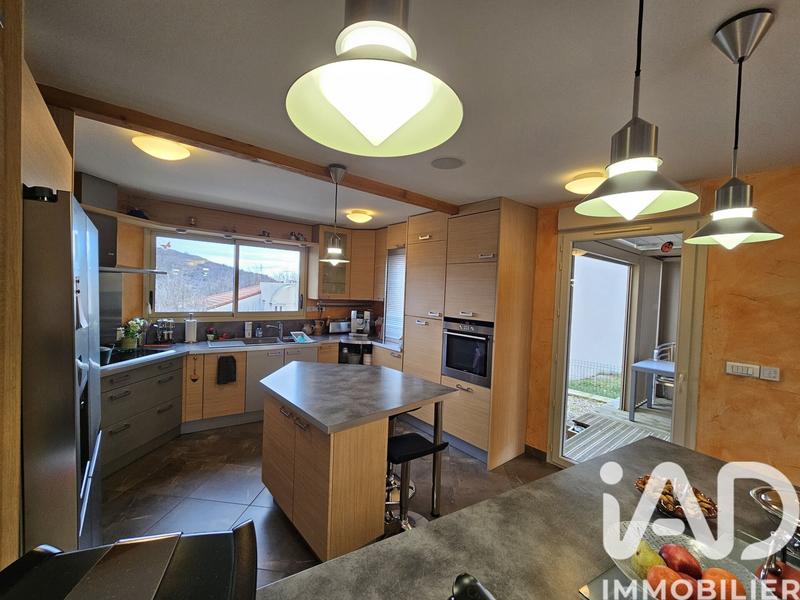 Maison - 215 m² - 7 pièces