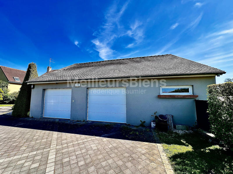 Maison - 275 m² - 9 pièces