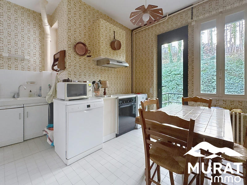 Maison - 238 m² - 9 pièces