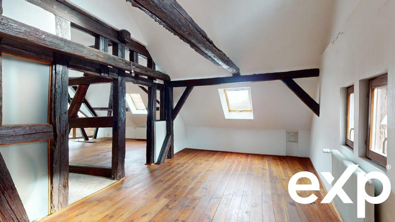 Maison traditionnelle - 258 m² - 7 pièces