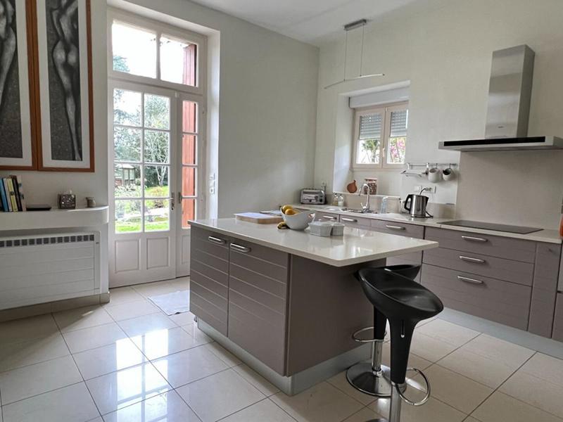 Propriété - 410 m² - 12 pièces