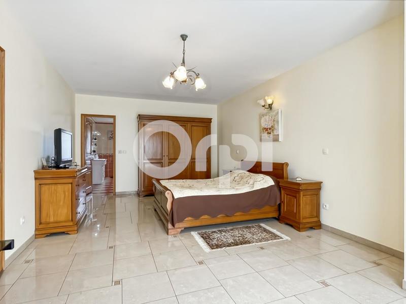 Maison - 300 m² - 7 pièces