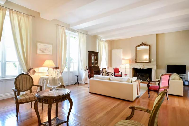 Demeure - 450 m² - 12 pièces