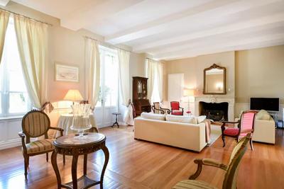 Demeure - 450 m² - 12 pièces